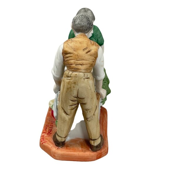 Vintage Norman Rockwell Wrapping Christmas Presents Sculpture Figurine - Picture 4 of 9